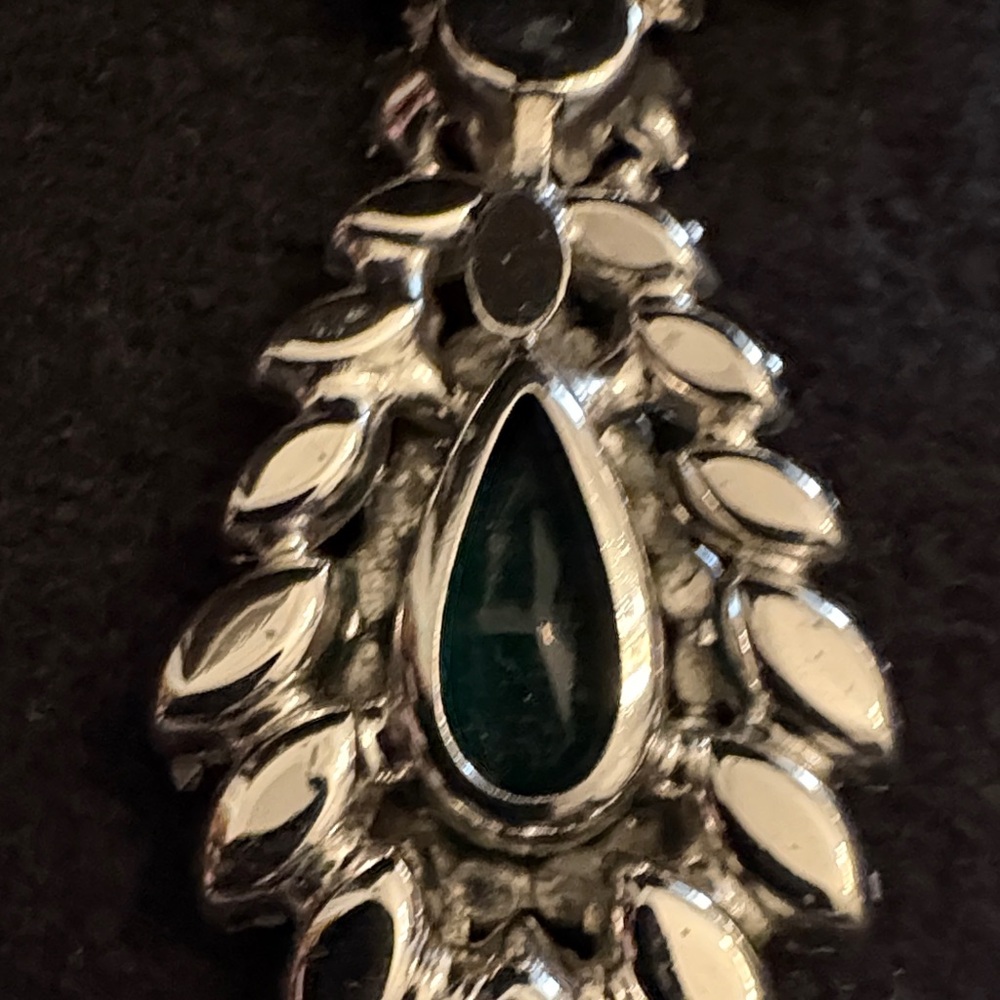 Source Unknown Silver And Emerald Brooch - image 6